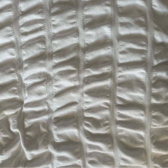 Silver & white lightweight cotton bedspread/end of bed throw. 71”x80”. - Picture 5 of 7
